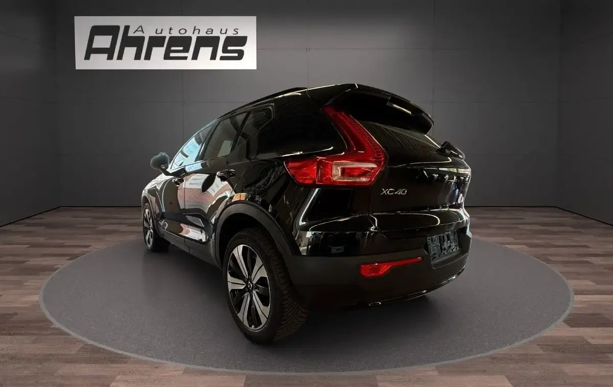 Gebraucht Volvo XC40 Core 169 kW (231 PS) 2023 Schwarz SUV
