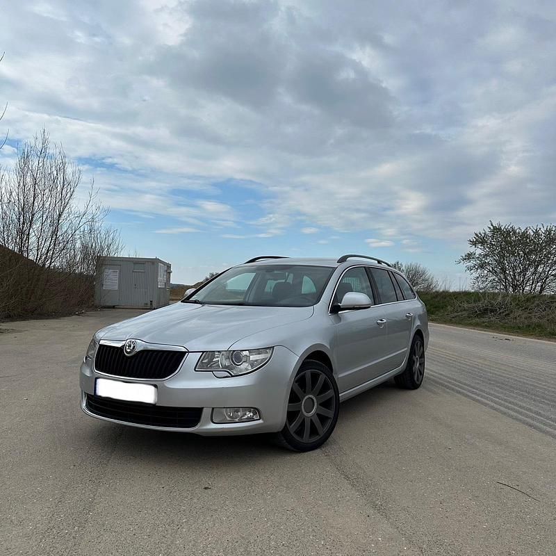 Gebraucht Skoda Superb 140 PS (102 kW) 2013 Grau Limousine