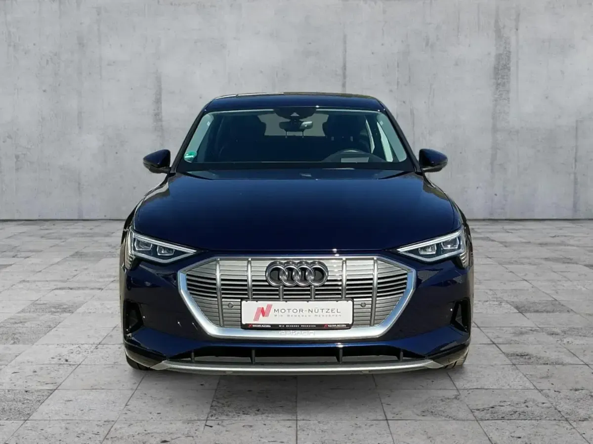 Second-hand Audi e-tron Advanced 300 kW (408 CP) 2022 Albastru SUV