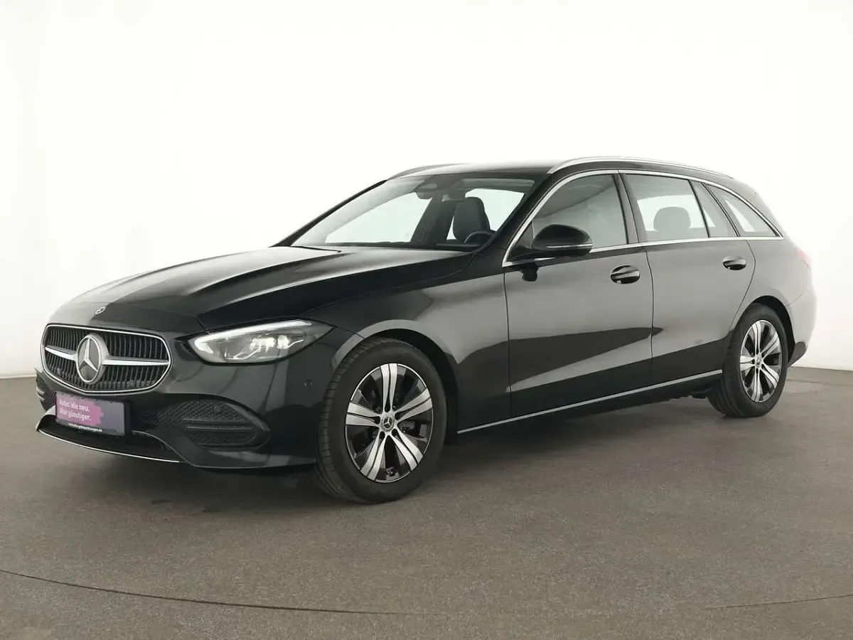 Gebraucht Mercedes C200 Avantgarde 163 PS (119 kW) 2025 Schwarz Limousine