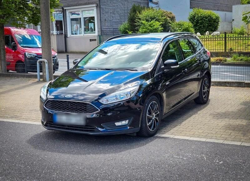Schwarz Gebraucht 2015 Ford Focus Titanium Kombi | 7.999 € (Fairer Preis) - Bild 1/4