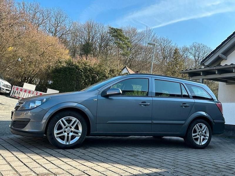 Gebraucht Opel Astra 120 PS (88 kW) 2008 Grau Limousine