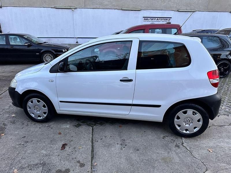 Gebraucht VW Fox Basis 54 PS (39 kW) 2010 Weiß Kleinwagen