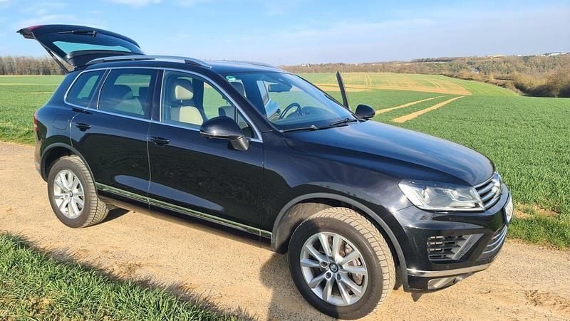 Schwarz Gebraucht 2016 VW Touareg Exclusive SUV | 24.500 € (Superpreis) - Bild 1/4