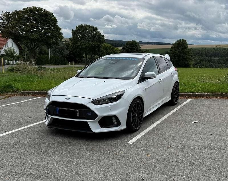 Weiß Gebraucht 2018 Ford Focus RS Kleinwagen | 32.400 € (Fairer Preis) - Bild 1/4