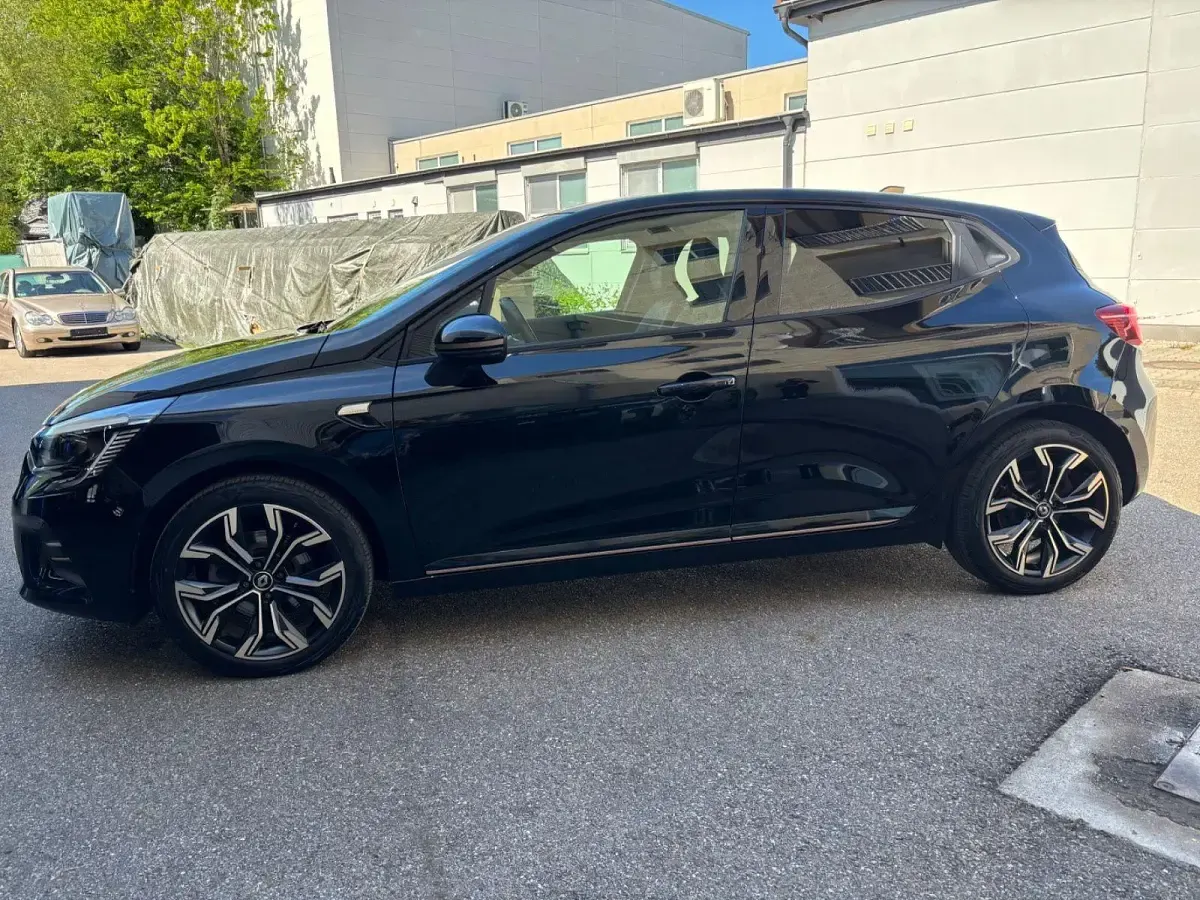 Używany Renault Clio V 140 KM (102 kW) 2022 Czarny Hatchback
