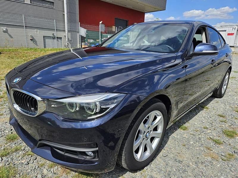 Blau Gebraucht 2020 BMW 318 Gran Turismo Advantage Limousine | 14.994 € (Fairer Preis) - Bild 1/4