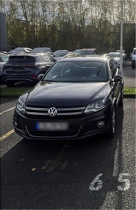 Grau Gebraucht 2014 VW Tiguan LOUNGE SUV | 17.500 € (Teuer) - Bild 1/3