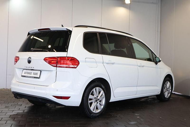 Gebraucht VW Touran Comfortline 150 PS (110 kW) 2024 Weiß Van / Kleinbus