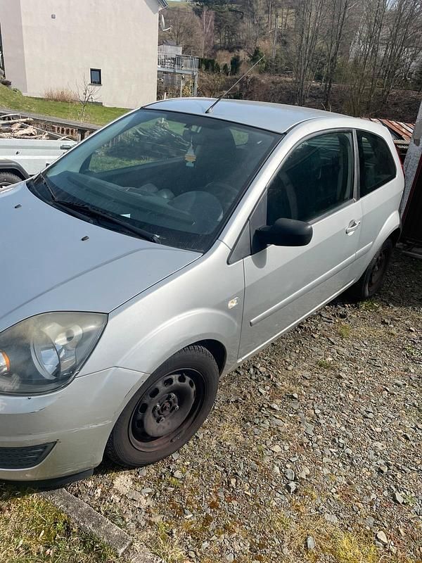 Gebraucht Ford Fiesta 60 PS (44 kW) 2007 Silber Kleinwagen