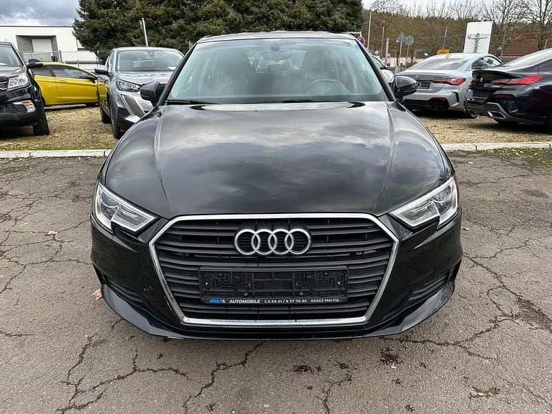 Gebraucht Audi A3 Ambiente 116 PS (85 kW) 2018 Schwarz Limousine