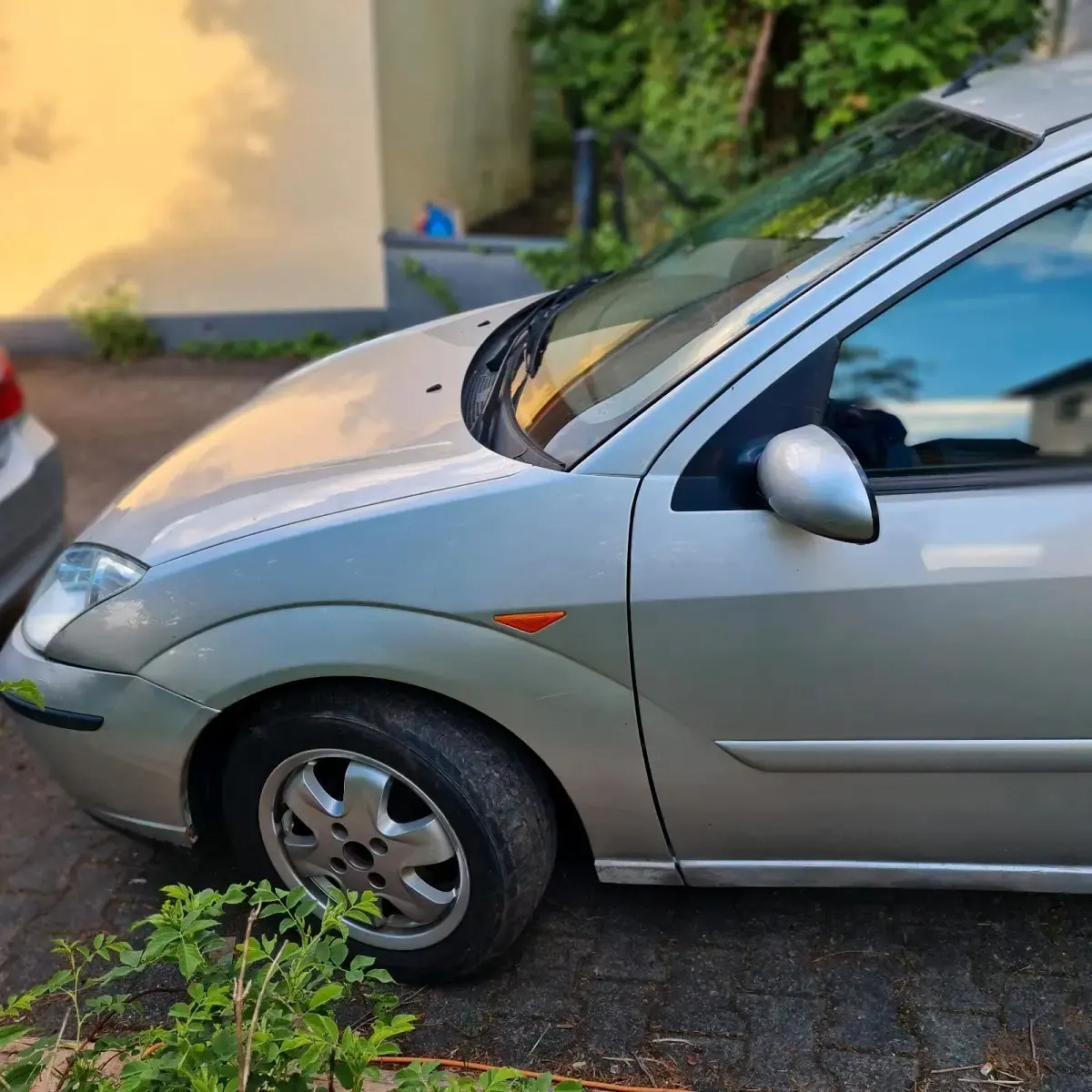 Gebraucht Ford Focus 100 PS (73 kW) 2002 Silber Limousine