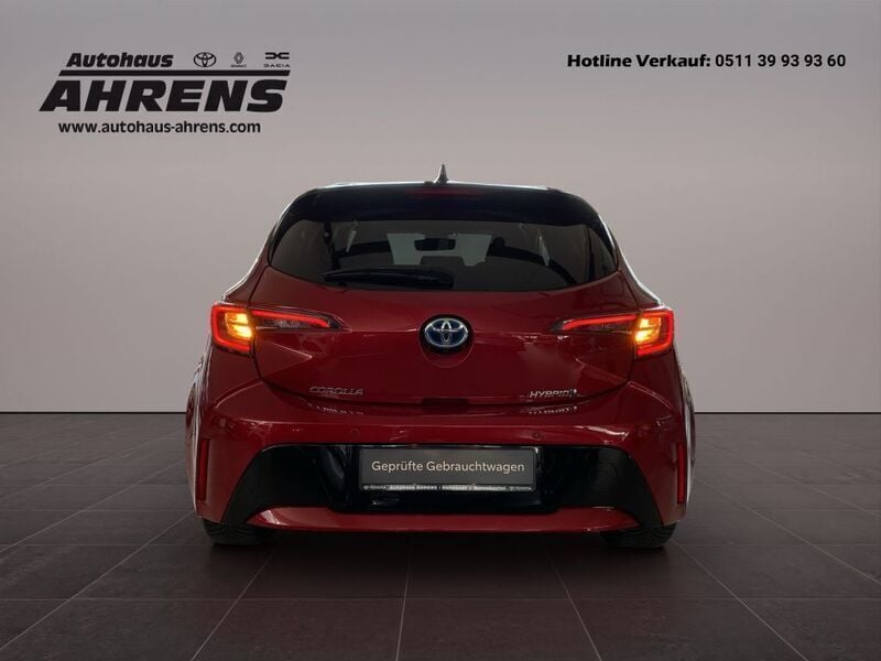 Gebraucht Toyota Corolla Club 122 PS (89 kW) 2019 Karminarot metallic, dach schwarz Limousine