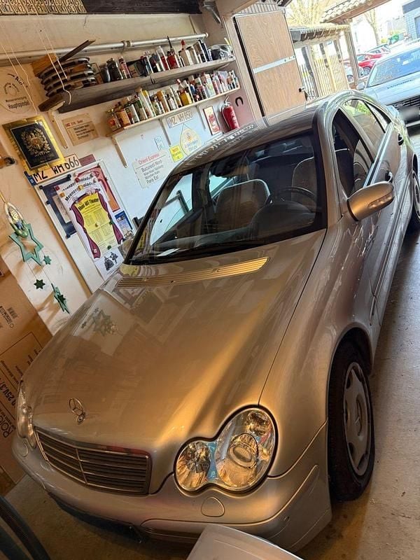 Gebraucht Mercedes C220 Classic 143 PS (105 kW) 2003 Silber Kombi