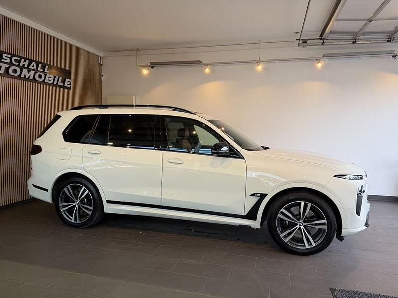Gebraucht BMW X7 M Sport 530 PS (389 kW) 2023 Weiß SUV
