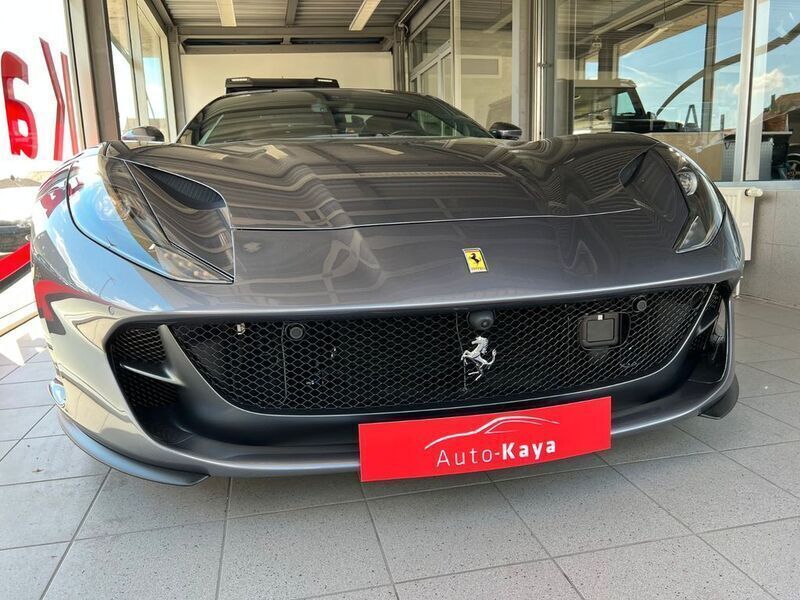 Grau Gebraucht 2022 Ferrari 812 Cabrio | 425.950 € - Bild 1/4
