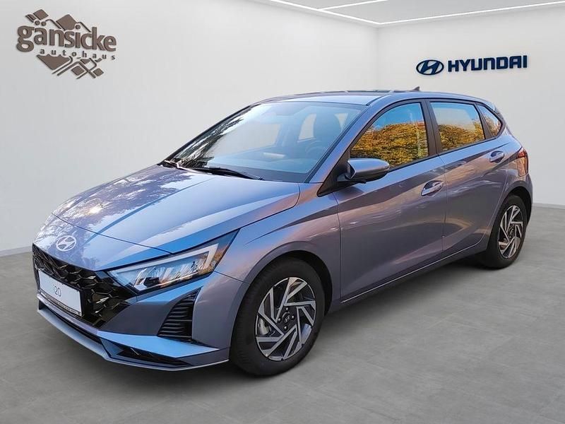 Blau Neu 2025 Hyundai i20 Trend Limousine | 24.590 € (Fairer Preis) - Bild 1/3