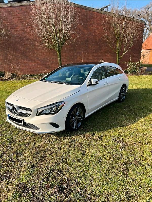 Weiß Gebraucht 2017 Mercedes CLA220 Shooting Brake Kombi | 19.500 € (Guter Preis) - Bild 1/4
