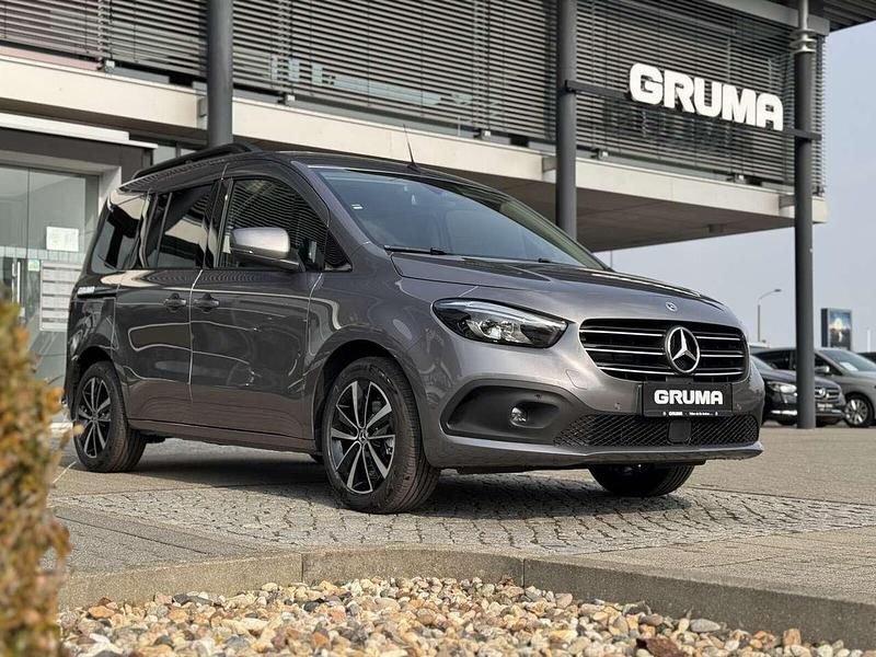 Gebraucht Mercedes T180 Progressive 116 PS (85 kW) 2025 Chromitgrau Van / Kleinbus