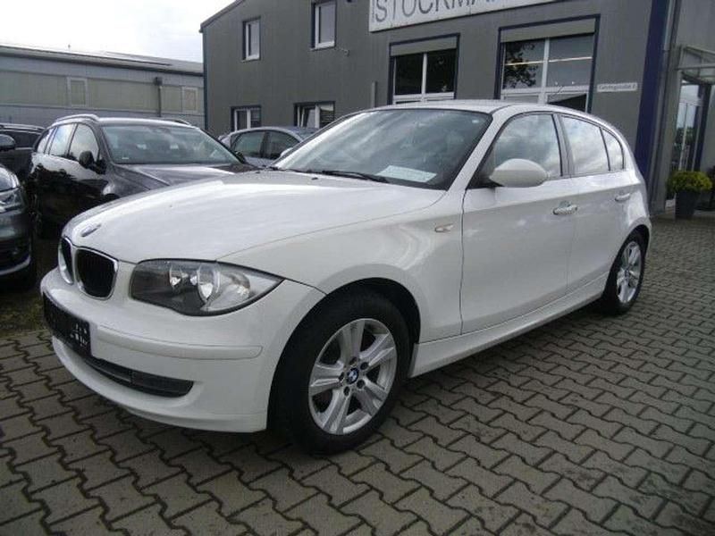 Weiß Gebraucht 2009 BMW 116 Kleinwagen | 3.950 € (Fairer Preis) - Bild 1/4