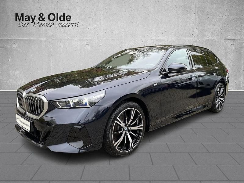 Gebraucht BMW 520 Performance 190 PS (139 kW) 2025 Carbonschwarz metallic Kombi