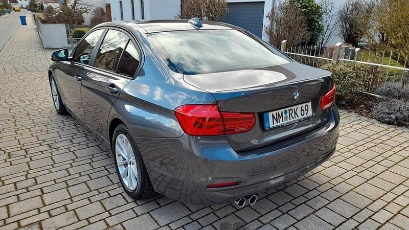 Gebraucht BMW 330 Sport Line 258 PS (189 kW) 2015 Grau Limousine