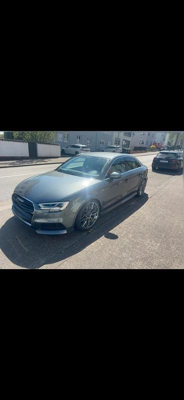 Grau Gebraucht 2018 Audi A3 S-Line Limousine | 16.499 € (Fairer Preis) - Bild 1/4