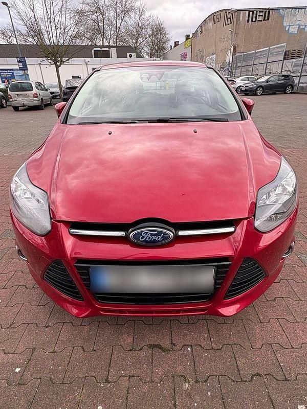 Gebraucht Ford Focus Titanium 182 PS (133 kW) 2011 Rot Limousine