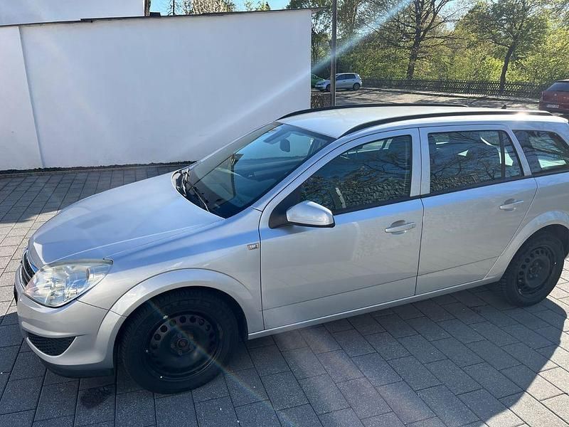 Second-hand Opel Astra Edition 101 CP (74 kW) 2009 Argintiu Berlinǎ