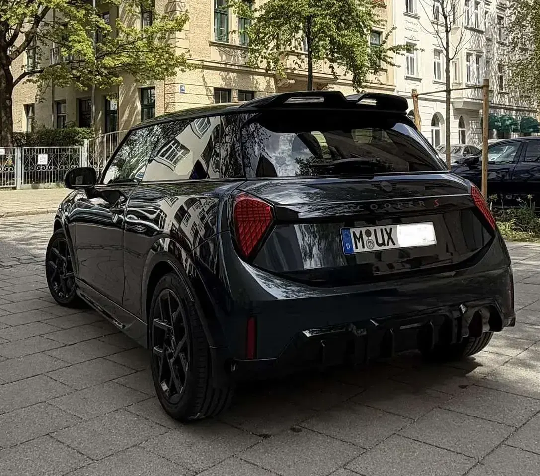 Używany Mini John Cooper Works 204 KM (150 kW) 2025 Czarny Hatchback