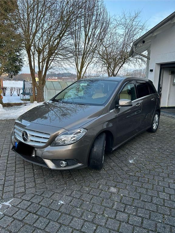 Gebraucht 2014 Mercedes B180 Van / Kleinbus | 9.999 € (Fairer Preis) - Bild 1/4