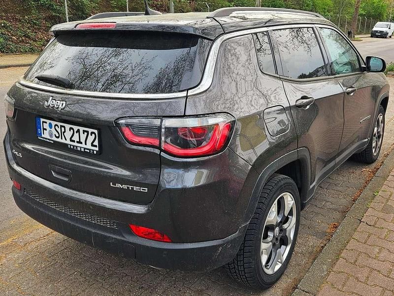 Gebraucht Jeep Compass Limited 170 PS (125 kW) 2020 Granite crystal met clear coat SUV