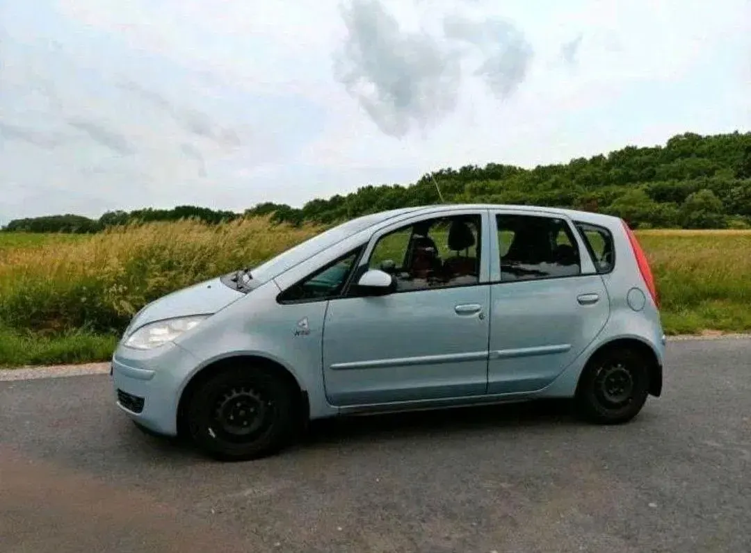 Gebraucht Mitsubishi Colt Invite 95 PS (69 kW) 2004 Silber Kleinwagen