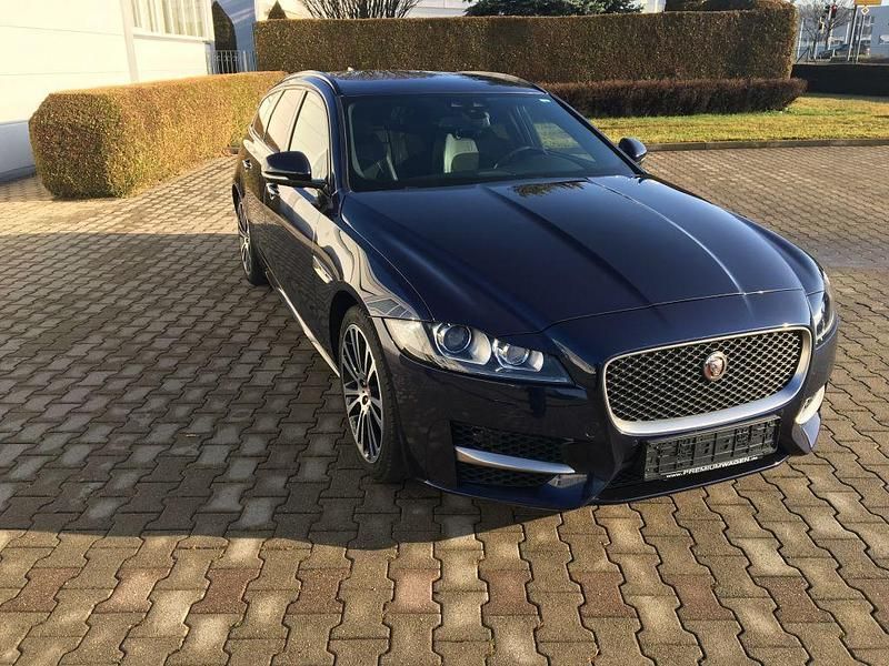 Gebraucht Jaguar XF Sportbrake 241 PS (177 kW) 2018 Dark sapphire Kombi