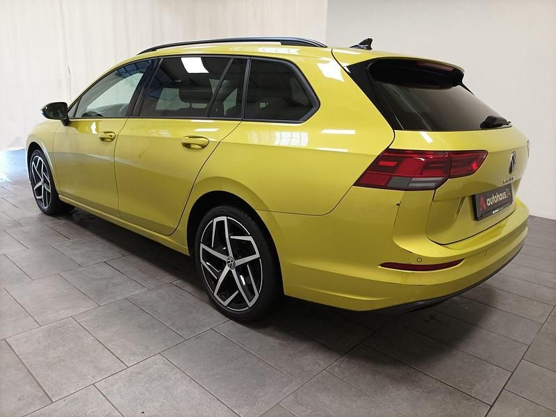Gebraucht VW Golf VIII Life 150 PS (110 kW) 2021 Gelb Kombi