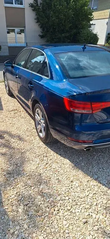 Gebraucht Audi A4 Sport 150 PS (110 kW) 2017 Blau Limousine