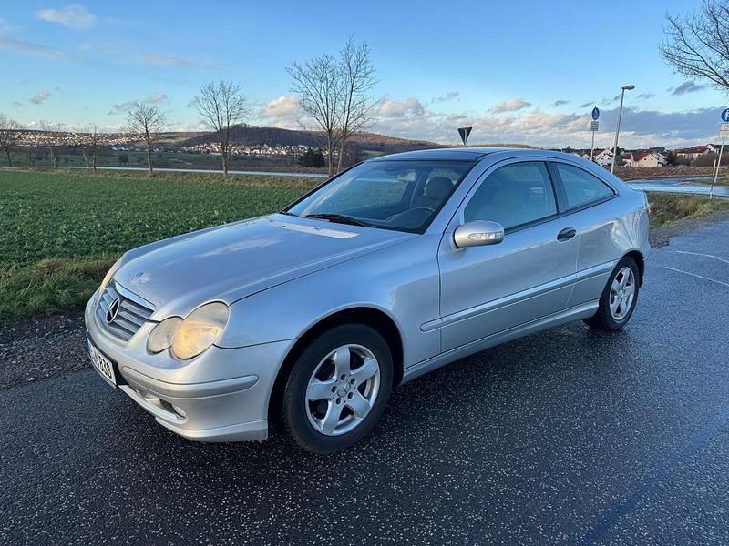 Silber Gebraucht 2001 Mercedes C180 Coupé | 1.200 € (Superpreis) - Bild 1/4