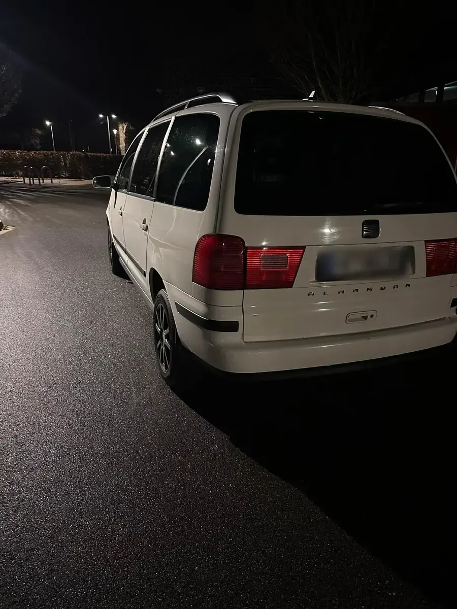 Gebraucht Seat Alhambra 140 PS (102 kW) 2009 Weiß Van / Kleinbus