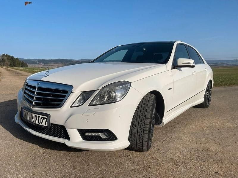Gebraucht Mercedes E350 AMG 231 PS (169 kW) 2009 Weiß Limousine