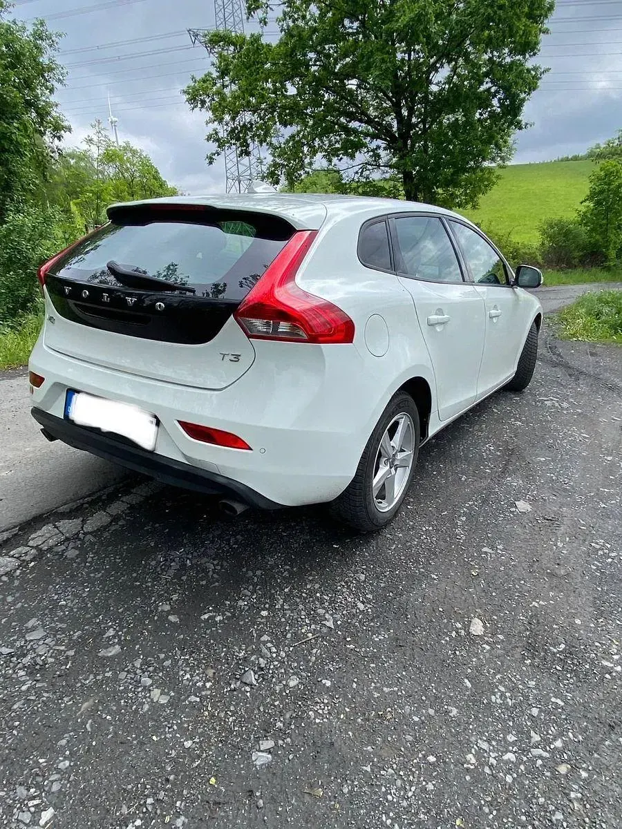 Usata Volvo V40 Summum 150 CV (110 kW) 2013 Bianco Berlina