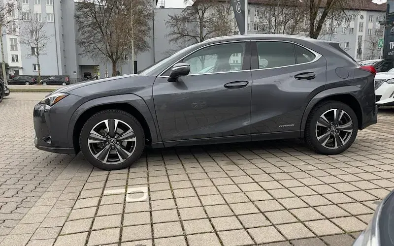 Gebraucht Lexus UX 250h Luxury Line 184 PS (135 kW) 2021 Obsidiangrau SUV