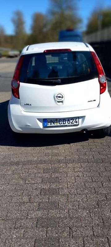 Gebraucht Opel Agila 60 PS (44 kW) 2012 Weiß Kleinwagen