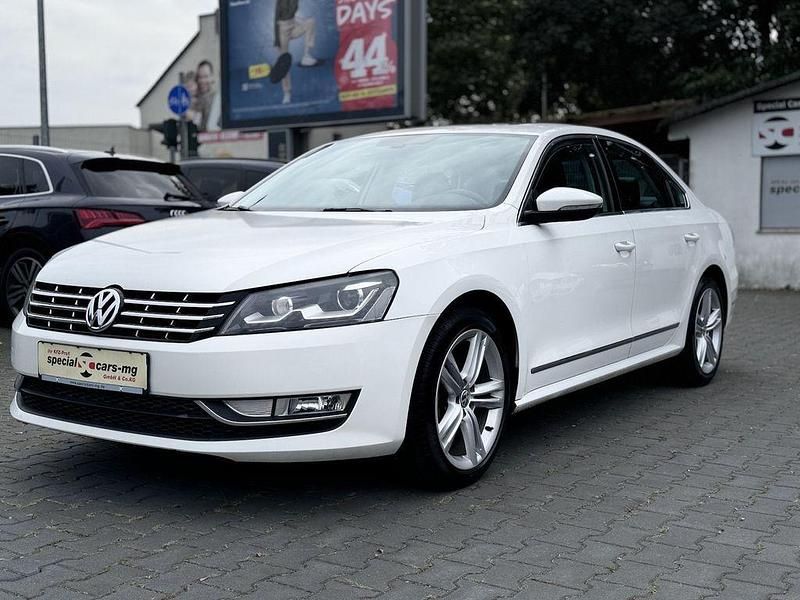 Gebraucht VW Passat Highline 140 PS (102 kW) 2015 Weiß Limousine