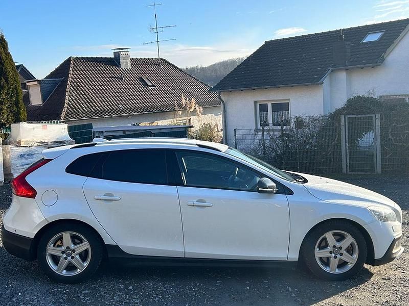 Gebraucht Volvo V40 CC 114 PS (83 kW) 2015 Weiß Kombi