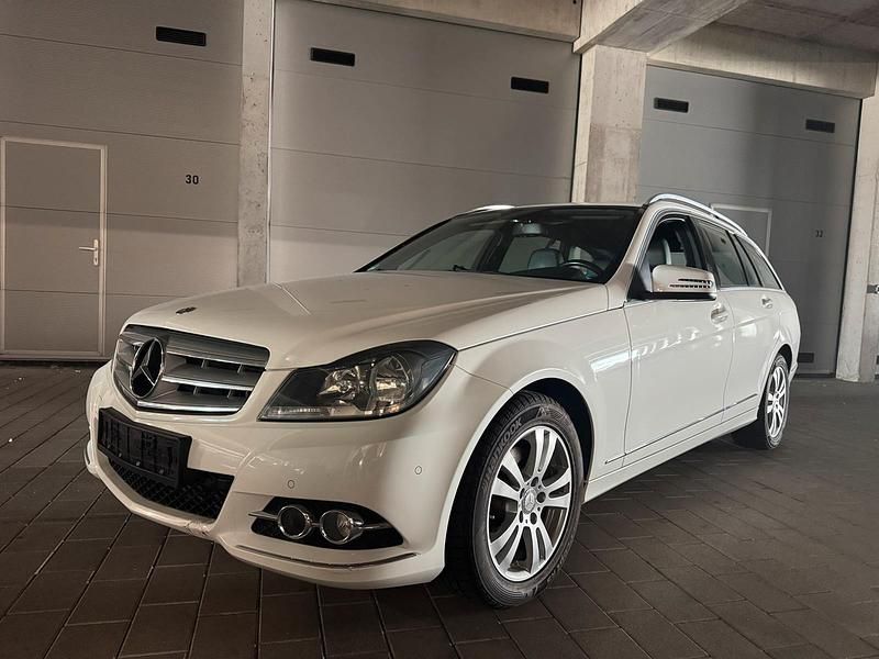 Weiß Gebraucht 2013 Mercedes C220 Avantgarde Kombi | 4.690 € - Bild 1/4