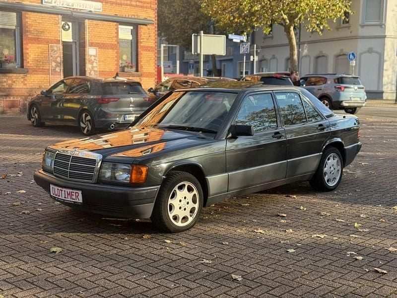 Schwarz Gebraucht 1993 Mercedes 190 Limousine | 4.490 € - Bild 1/4