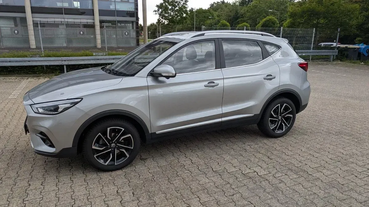 Gebraucht MG ZS Luxury 106 PS (77 kW) 2023 Silber SUV