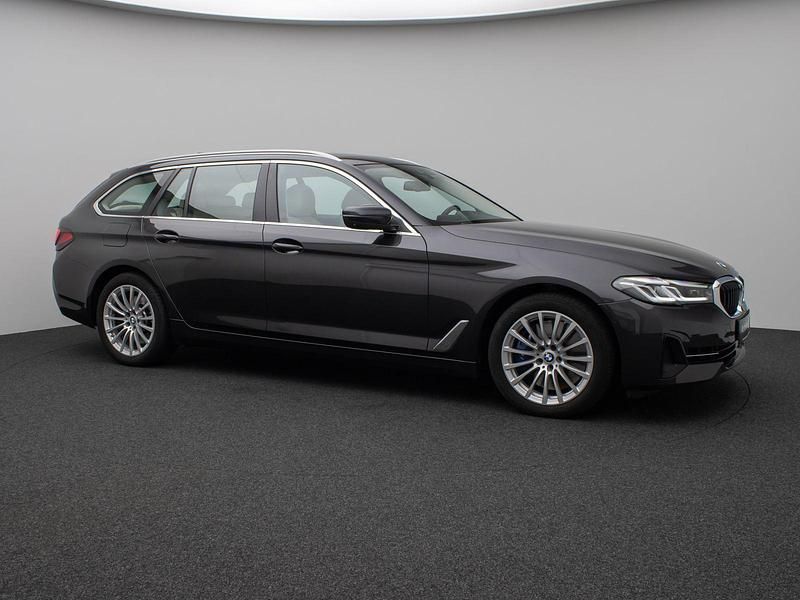 Gebraucht BMW 540 Sport Line 333 PS (244 kW) 2020 Sophistograu brillanteffekbeige Limousine