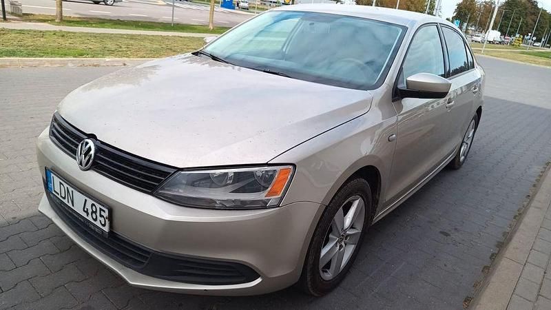 Beige Gebraucht 2013 VW Jetta Comfortline Limousine | 5.900 € (Superpreis) - Bild 1/4