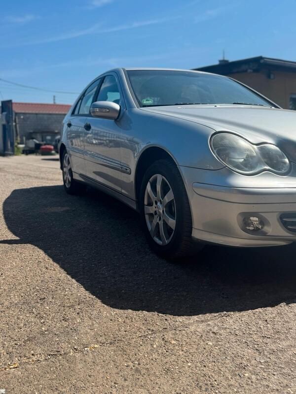 Silber Gebraucht 2005 Mercedes 200 Limousine | 2.899 € (Guter Preis) - Bild 1/4